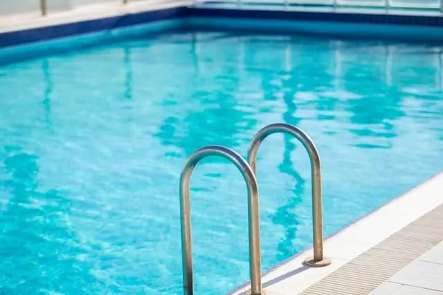 How to prevent algae in a pool or hot tub