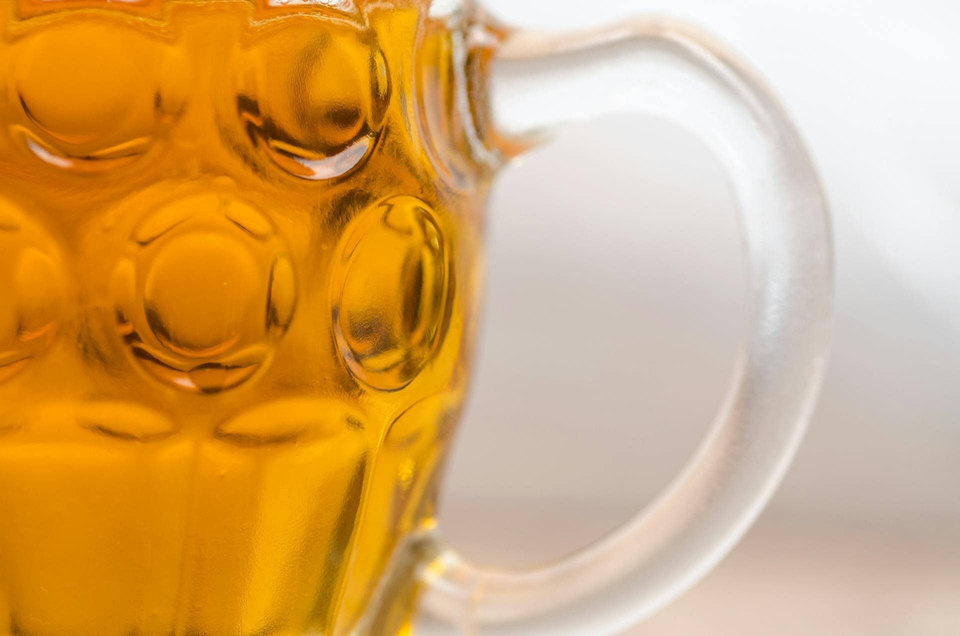 How to measure the sugar content of wort in brewing
